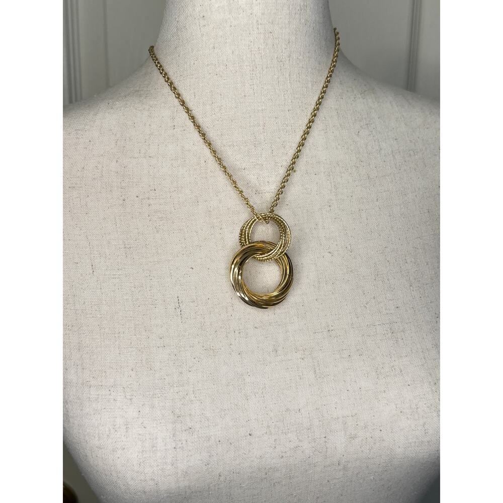 Liz Claiborne Textured Interlocking Rings Gold Tone Necklace 16 to 18 inch